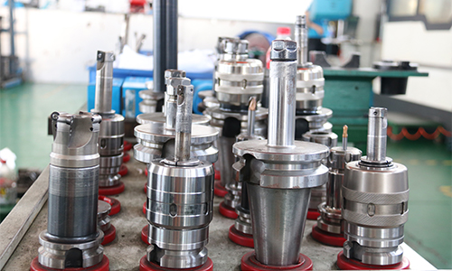 零部件日趋大型直接导致模具必须大型化